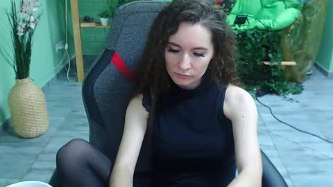 zianichols online show from February 4, 10:13 pm