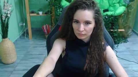 zianichols online show from February 7, 10:20 pm