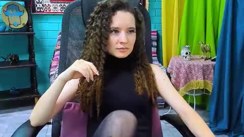 zianichols online show from February 10, 12:18 pm