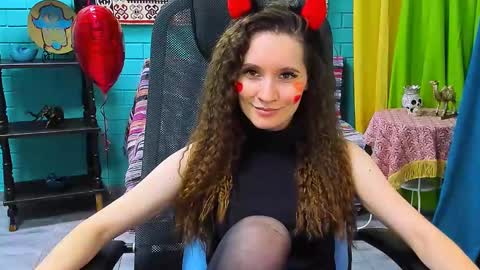 zianichols online show from February 14, 6:40 pm