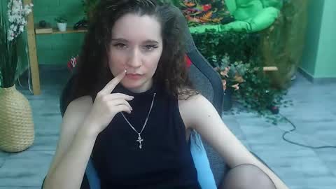 zianichols online show from February 18, 8:36 pm