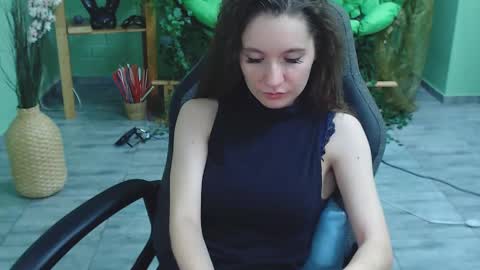 zianichols online show from February 26, 12:16 am