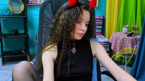 zianichols online show from March 11, 6:19 pm