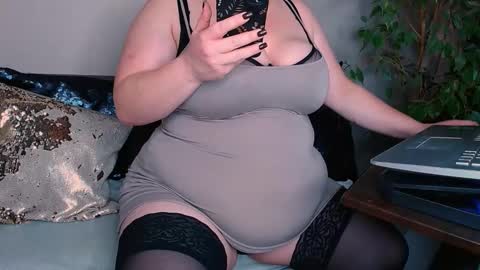 zinacorleone online show from December 12, 1:49 pm