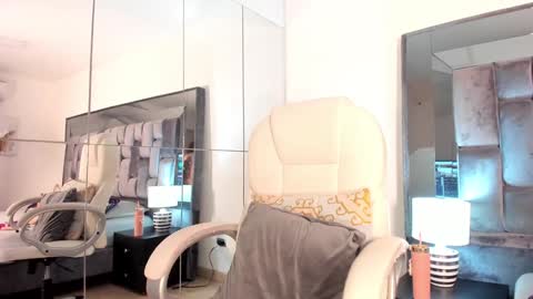 Nia  online show from January 21, 5:20 pm