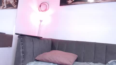 Zoe online show from February 25, 5:25 pm