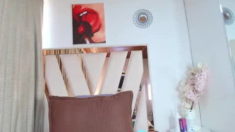 Zoe online show from September 23, 12:30 pm