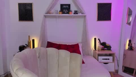 Zoe Gruber online show from October 11, 9:13 pm