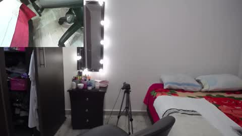 Snapshot of zoe_hotxxx chatting on September 22, 12:23 am zoe hotxxx online show from September 22, 12:23 am