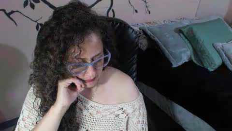 Snapshot of zoe_koller chatting on October 19, 12:11 am Zoe Koller online show from October 19, 12:11 am