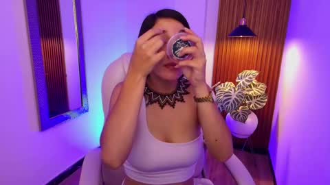 zoe_millerx online show from December 17, 12:11 pm