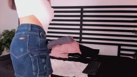 Zoe Olsen online show from January 2, 3:29 pm