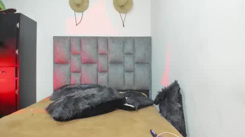 She Zoe He Painn online show from September 17, 10:00 pm