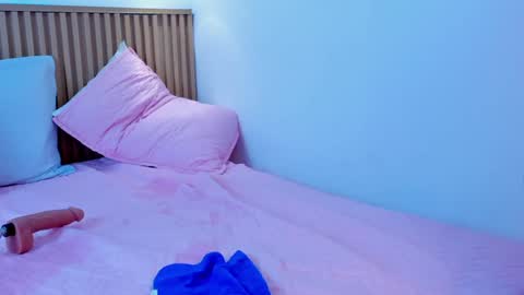 Snapshot of zoe_rivers chatting on December 14, 2:21 pm Zoe online show from December 14, 2:21 pm