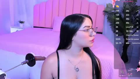 Snapshot of zoe_rivers chatting on February 13, 5:33 pm Zoe online show from February 13, 5:33 pm