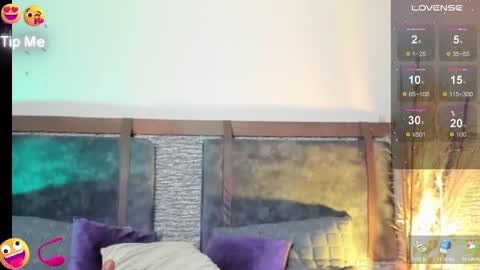 Snapshot of zoee_23 chatting on February 12, 1:27 pm Zoe online show from February 12, 1:27 pm