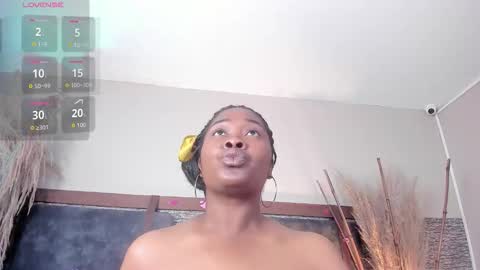 Snapshot of zoee_23 chatting on October 3, 10:45 am Zoe online show from October 3, 10:45 am