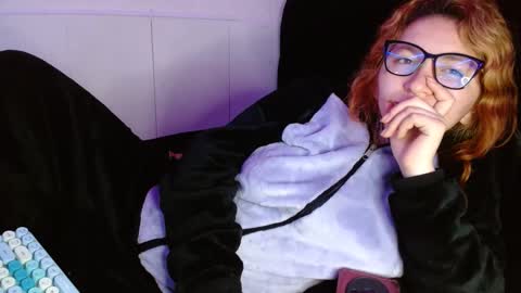 Snapshot of zoee_jhonnyy chatting on December 7, 11:51 am zoee jhonnyy online show from December 7, 11:51 am