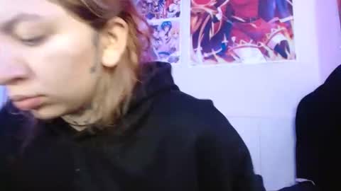 Snapshot of zoee_jhonnyy chatting on December 20, 3:00 pm zoee jhonnyy online show from December 20, 3:00 pm