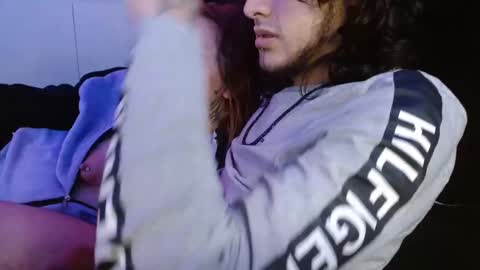 Snapshot of zoee_jhonnyy chatting on December 22, 6:17 am zoee jhonnyy online show from December 22, 6:17 am