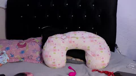 Snapshot of zoee_jhonnyy chatting on October 11, 2:44 am zoee jhonnyy online show from October 11, 2:44 am