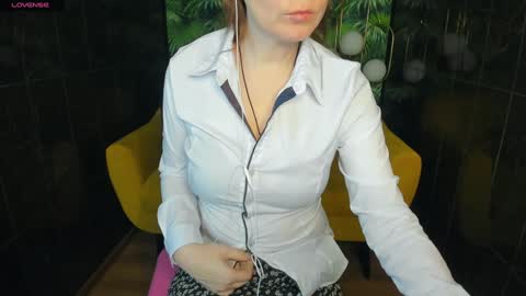 Snapshot of zoeeast chatting on January 19, 4:36 pm Zoe online show from January 19, 4:36 pm