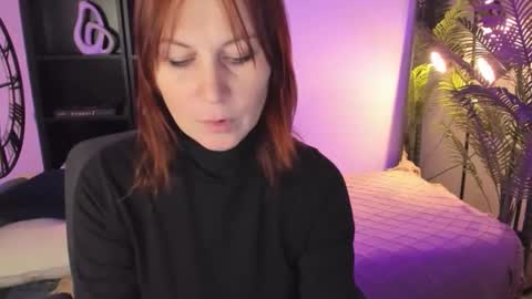 Snapshot of zoeeast chatting on October 22, 1:33 pm Zoe online show from October 22, 1:33 pm