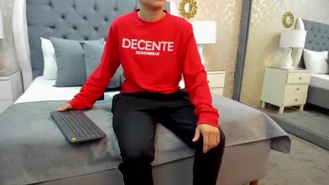 Zoe Krug online show from September 18, 12:40 pm