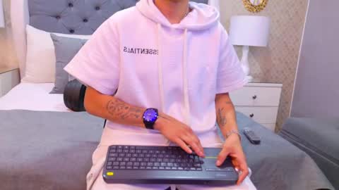 Zoe Krug online show from October 6, 11:40 am