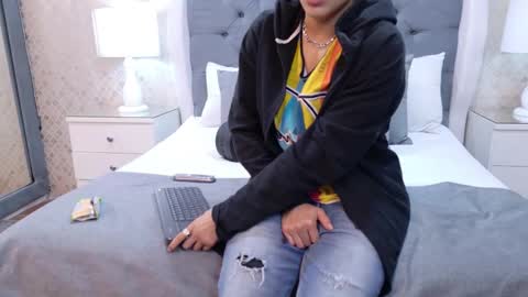 Zoe Krug online show from October 10, 1:10 pm