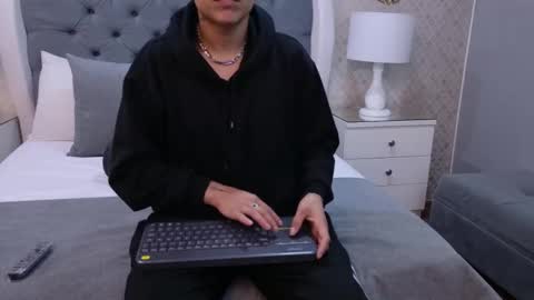 Zoe Krug online show from October 20, 12:49 pm