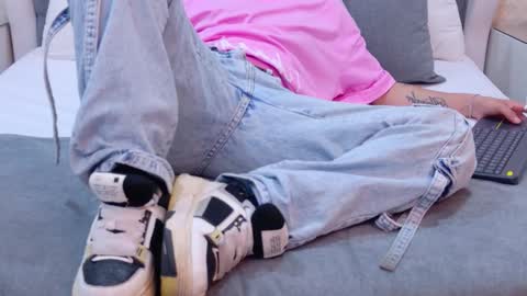 Zoe Krug online show from October 22, 8:08 pm