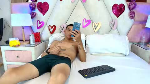 zoelucas online show from September 16, 7:15 pm