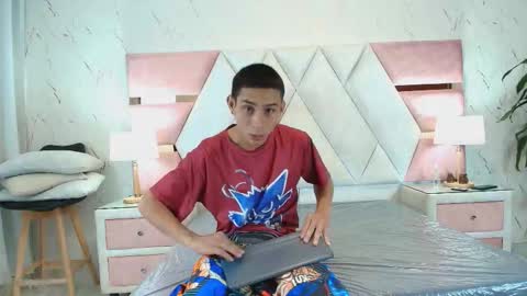 zoelucas online show from October 13, 7:03 pm