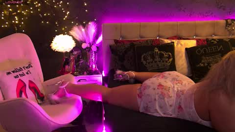 ZoeMesmerize online show from October 28, 6:06 am