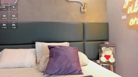 Snapshot of zoemonroee_ chatting on February 14, 12:51 am Zoe online show from February 14, 12:51 am