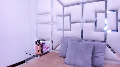 ZoeSwam online show from January 27, 1:30 pm