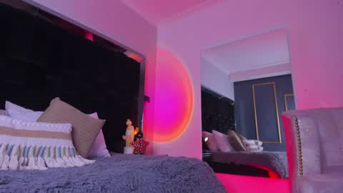 Snapshot of zoevidal_ chatting on February 6, 11:54 am zoevidal_ online show from February 6, 11:54 am