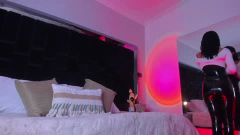 Snapshot of zoevidal_ chatting on February 8, 11:33 am zoevidal_ online show from February 8, 11:33 am