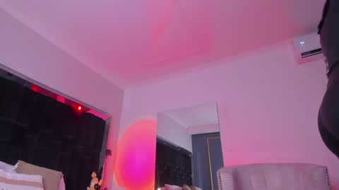 Snapshot of zoevidal_ chatting on February 13, 11:39 am zoevidal_ online show from February 13, 11:39 am