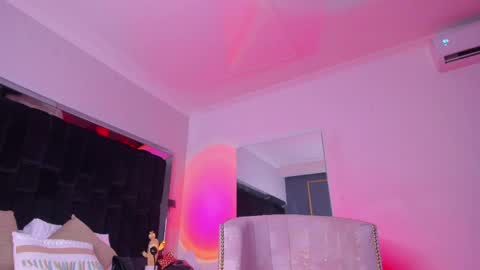 Snapshot of zoevidal_ chatting on February 16, 3:16 pm zoevidal_ online show from February 16, 3:16 pm