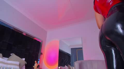 Snapshot of zoevidal_ chatting on February 22, 11:57 am zoevidal_ online show from February 22, 11:57 am