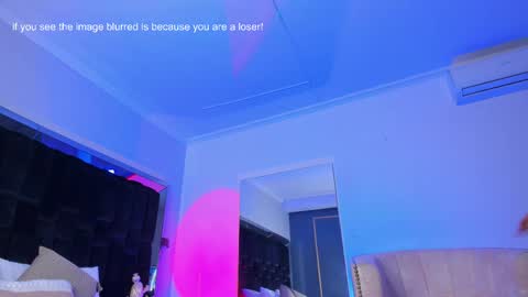 Snapshot of zoevidal_ chatting on March 6, 2:51 pm zoevidal_ online show from March 6, 2:51 pm