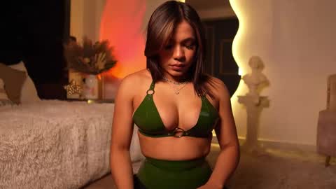 Snapshot of zoevidal_ chatting on October 9, 12:25 pm zoevidal_ online show from October 9, 12:25 pm