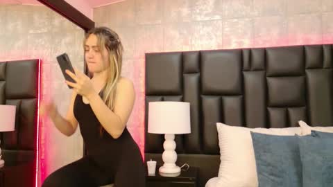 ZoeWilliis online show from September 28, 11:59 am