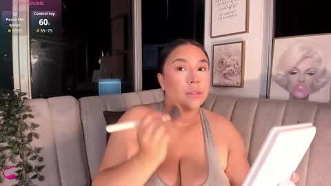 zoey thommpson online show from October 6, 11:35 pm