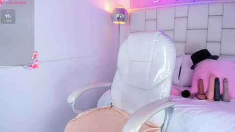 Z O E online show from February 5, 11:44 am