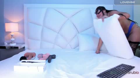 Z O E online show from March 10, 11:42 am