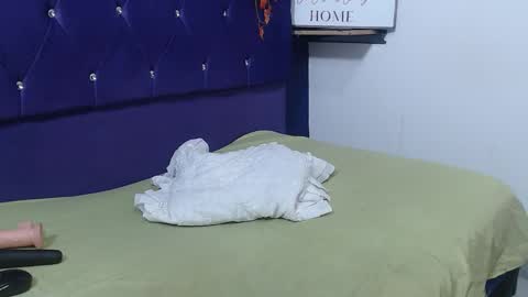 Zohee online show from November 18, 1:37 pm