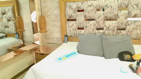 zoley  online show from September 29, 3:11 am